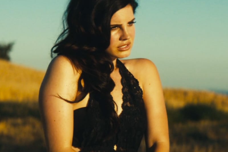 articles/2013/12/05/lana-del-rey-s-new-short-film-tropico-is-so-bad-it-might-be-good/131205-lana-del-rey-so-tease-new_xkc36p