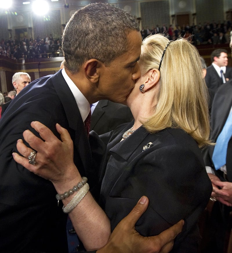 galleries/2012/11/19/awkward-obama-kisses-aung-san-suu-kyi-hillary-clinton-more-photos/obama-kissing-clinton_hmhegw