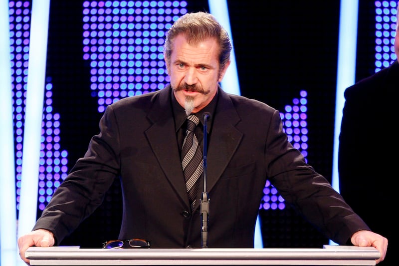 galleries/2011/11/28/stars-and-politicians-with-mustaches/stars-with-staches-mel-gibson_tyrc3t