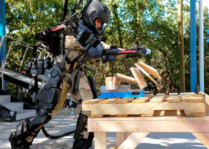 galleries/2013/01/13/darpa-s-wildest-military-projects-photos/darpa-military-projects-exoskeleton_vjn2vi