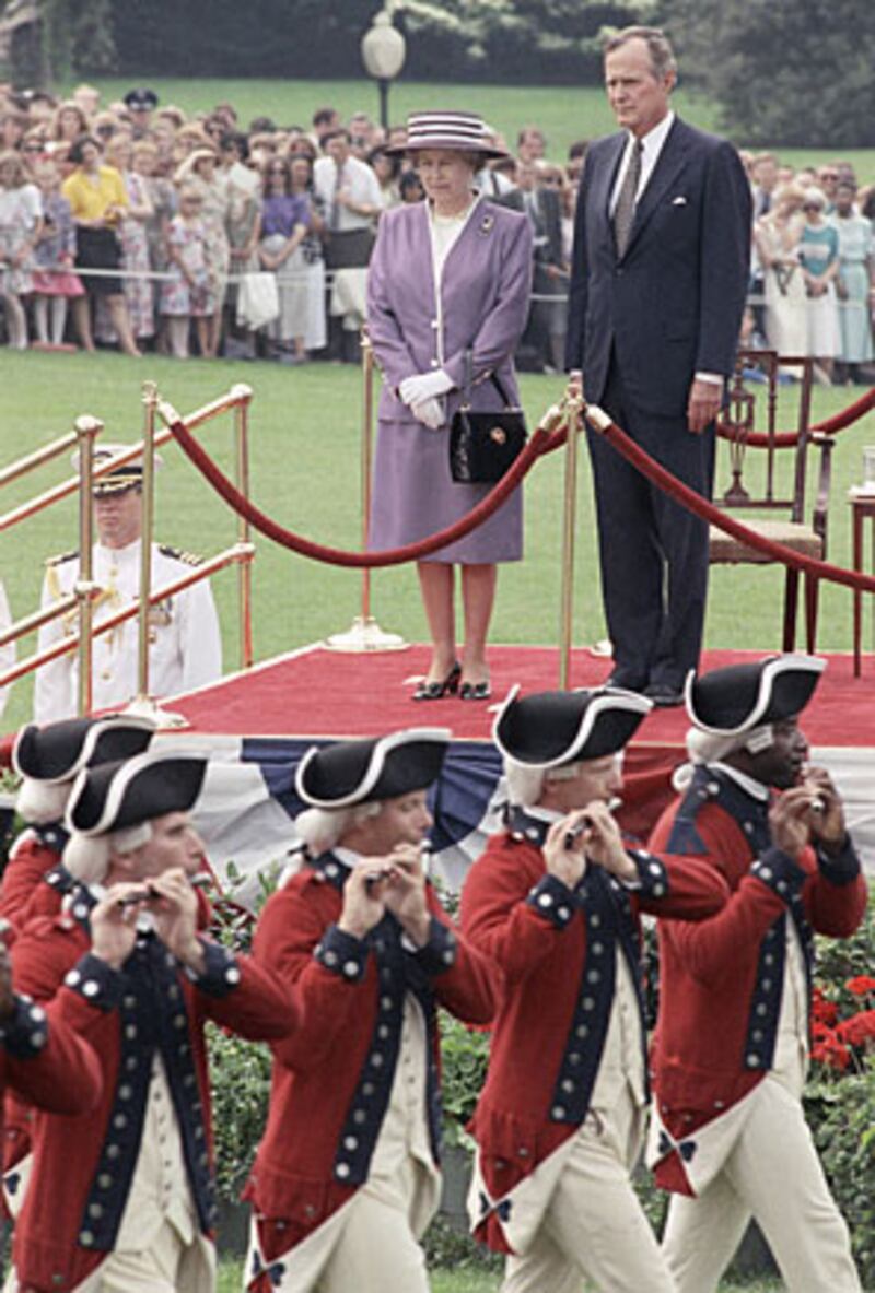 galleries/2010/07/05/queen-elizabeth-s-u-s-visits/queen-elizabeth-ii-visit---91-hw-bush_zhrxsw