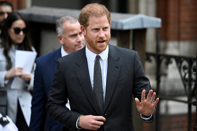 2023-03-30T145127Z_284817284_RC2E40AP4EYB_RTRMADP_3_BRITAIN-ROYALS-NEWSPAPERS_bbdzd5