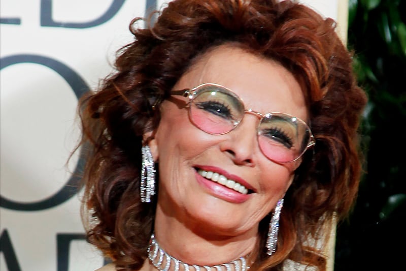 galleries/2011/12/14/buddy-holly-s-famous-glasses-more-stars-in-spectacles/celeb-with-glasses-sophia-loren_m7rvix