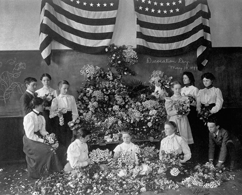 galleries/2012/05/27/memories-of-memorial-day-images-of-past-decoration-days-photos/vintage-memorial-day-flowers_z3uokg