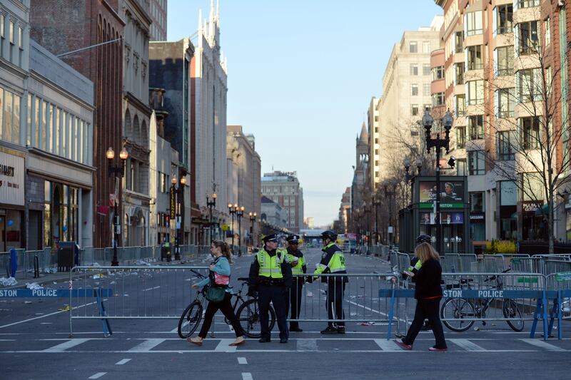 galleries/2013/04/16/boston-marathon-bombing-the-day-after/boston-bombing-second-day-barricade_m784wv