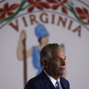 2021-11-03T031317Z_178164157_RC2QMQ9FW5LU_RTRMADP_3_USA-ELECTION-VIRGINIA-MCAULIFFE_pb95gi