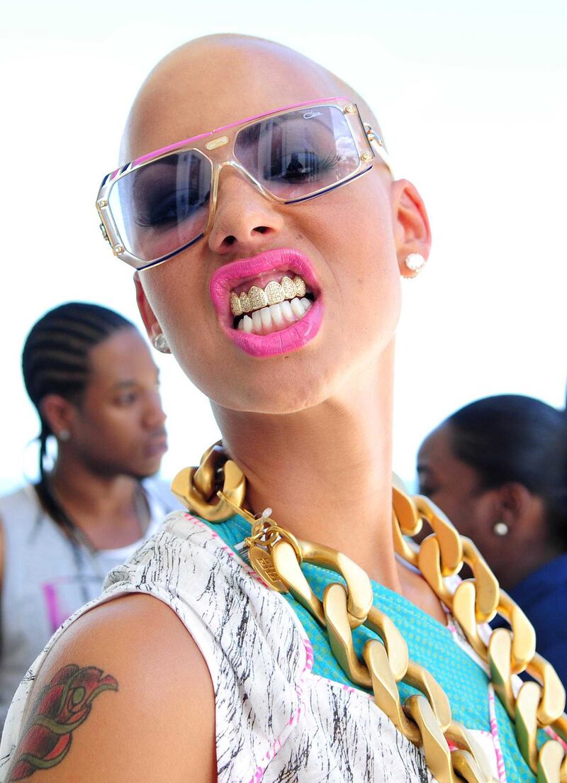 galleries/2013/08/14/miley-cyrus-rihanna-lady-gaga-more-girls-with-grills-photos/girlz-grillz-rose_fwgboh