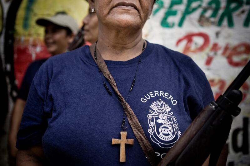 galleries/2013/10/03/mexico-s-all-female-vigilante-justice-squad-photos/131003-orlinsky-mexico15_brlcmg