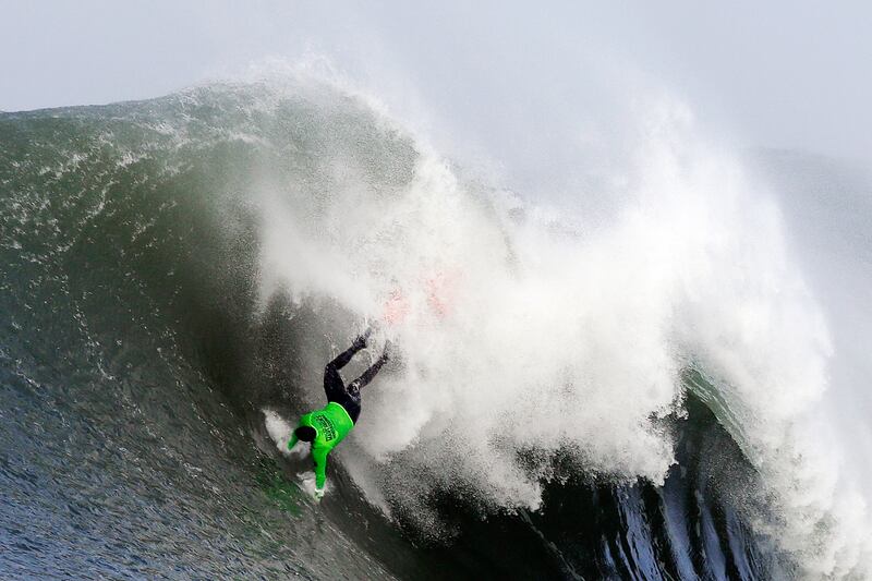 galleries/2014/01/25/with-monster-waves-rolling-in-surfing-s-best-hit-mavericks-photos/mavericks2014-5_hslre1