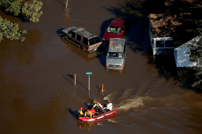 galleries/2016/10/11/north-carolina-under-water-after-hurricane-matthew-photos/161011-NC-flooding04_nxqnsp