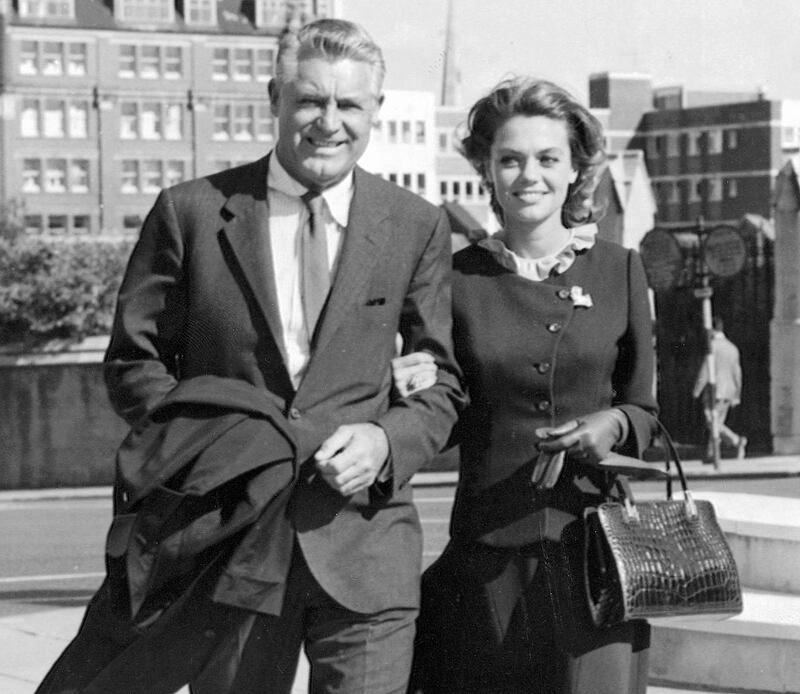 articles/2011/09/25/dyan-cannon-s-dear-cary-remembers-life-with-cary-grant/dyan-cannon-cary-grant-box_ute6kp