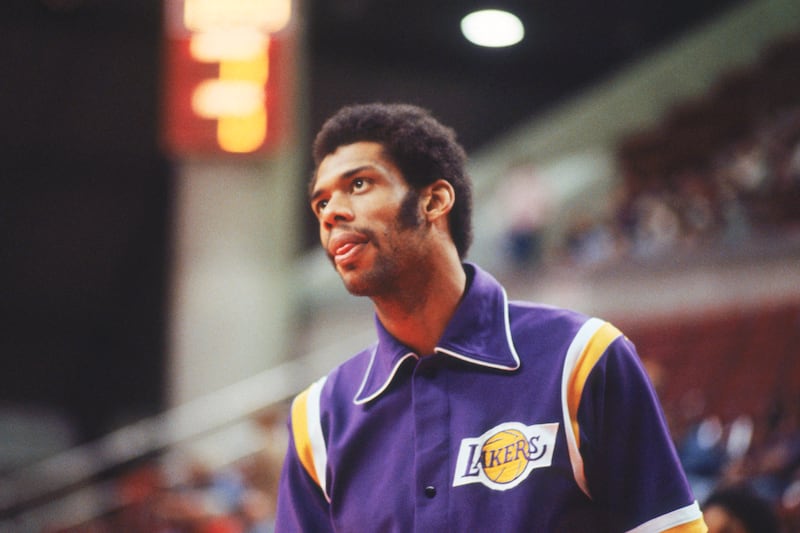 articles/2015/11/03/kareem-abdul-jabbar-finds-his-voice-the-nba-legend-on-white-privilege-politics-and-islam/151102-silverman-jabbar-tease_fohp3h