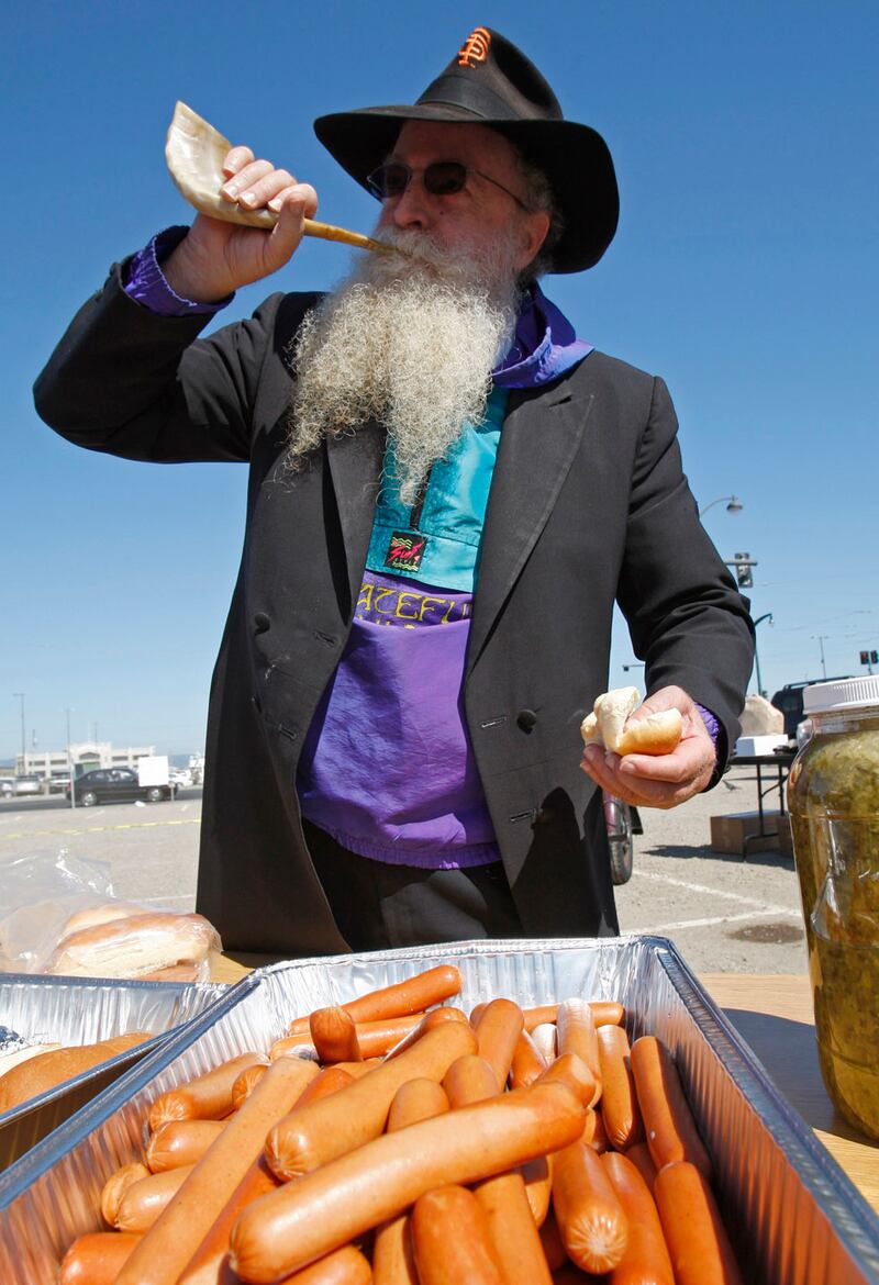 galleries/2012/09/17/it-s-shofar-season-jews-with-horns-photos/shofar-2012-07_lmx80z