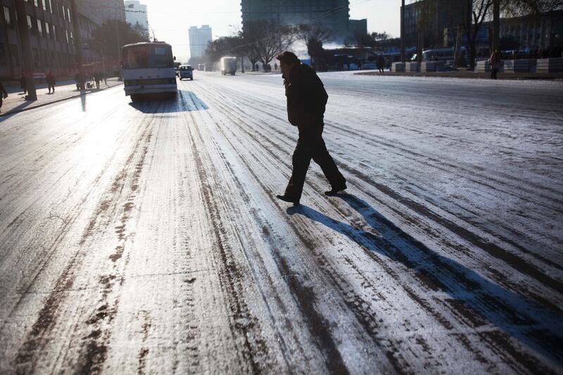 galleries/2011/12/20/life-inside-north-korea-photos/life-in-north-korea-street_vztx9b