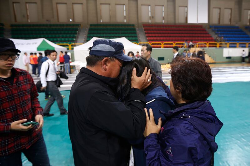 galleries/2014/04/16/south-korean-shipwreck-the-search-for-survivors/140416-south-korea-ferry10_qlcvym