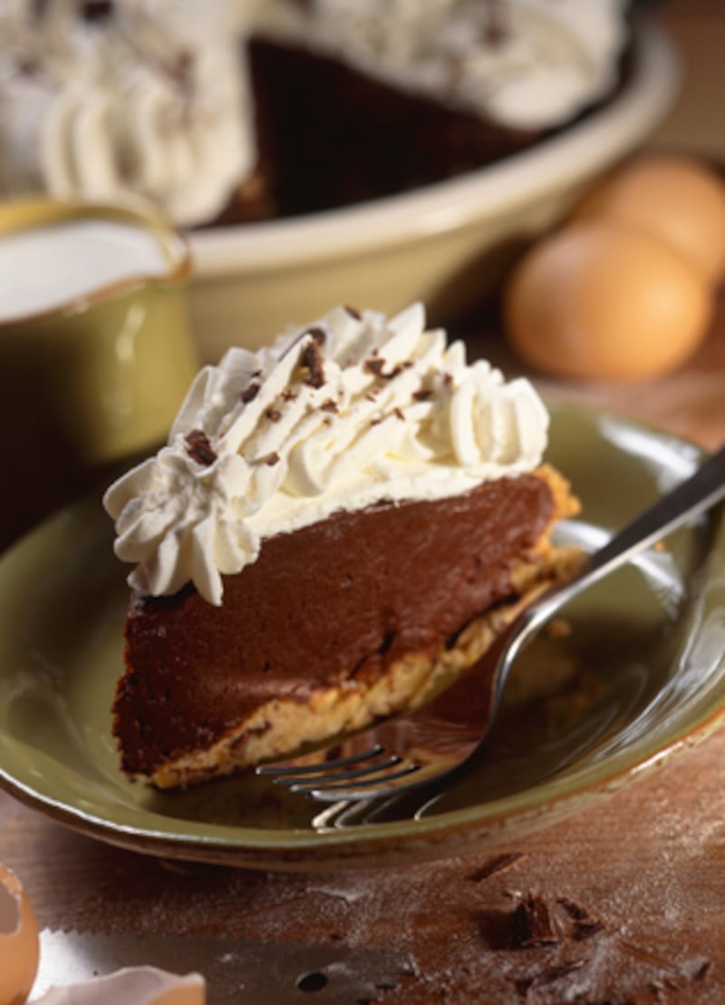 galleries/2010/11/16/25-deadliest-pies/pies---french-silk-pie-bob-evans_lzqzk1