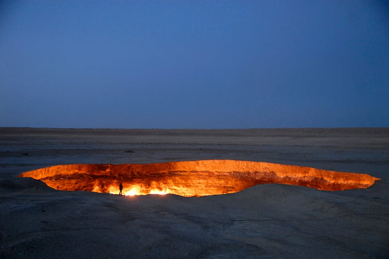 articles/2013/08/01/a-fiery-pit-rages-in-the-turkmenistan-desert/130731-turkmenistan-door-to-hell_cmwazp