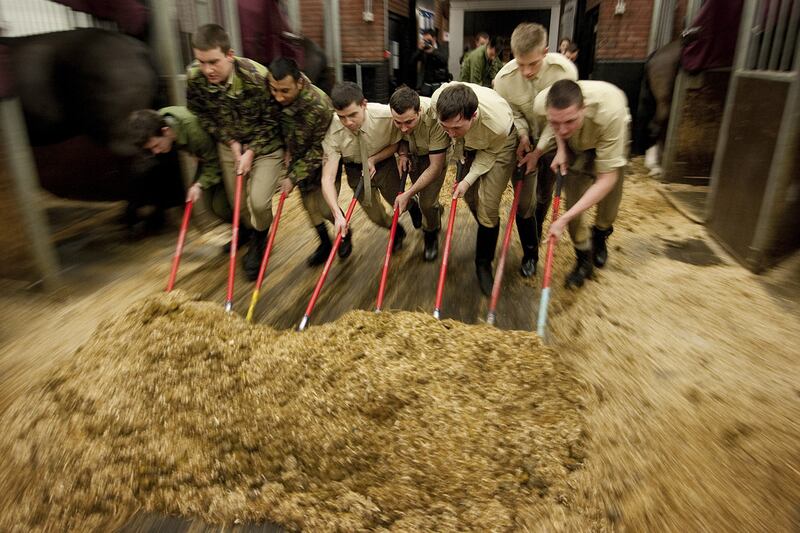 galleries/2012/03/29/pomp-circumstance-and-manure-a-day-in-the-life-of-the-royal-household-cavalry/household-cavalry-4_tmpmh6