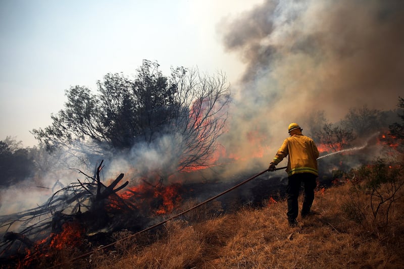 galleries/2011/09/06/texas-bastrop-fires-spread-near-austin/texas-fire-spreads_azpuo1