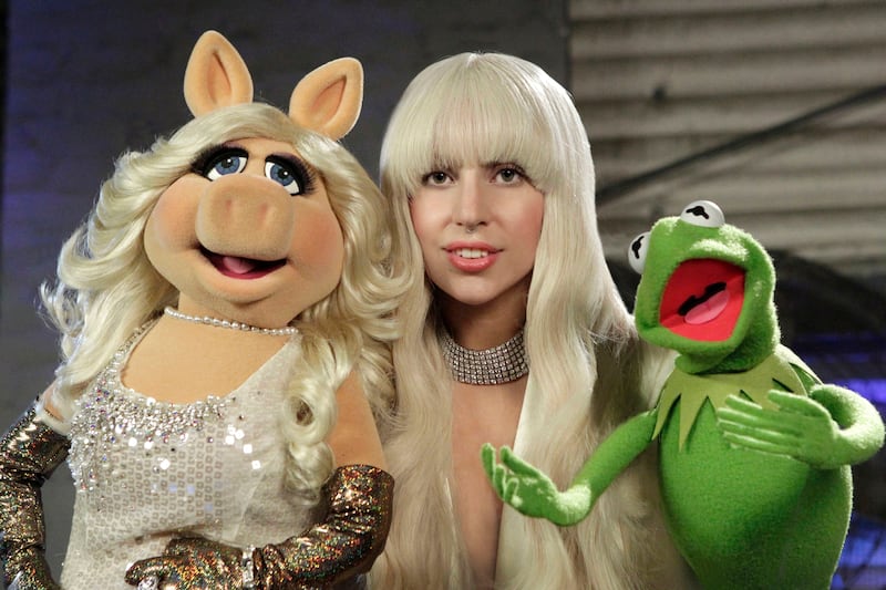 articles/2013/11/27/what-to-watch-on-tv-thanksgiving-weekend/131126-thanksgiving-tv-guide-fallon-gaga-muppets_gguuas