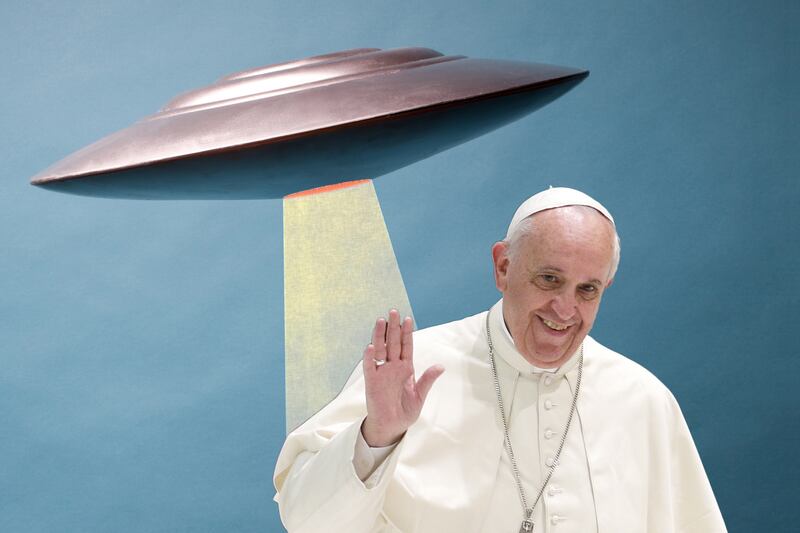 articles/2014/05/13/pope-francis-church-would-baptize-aliens/140513-nadeau-pope-aliens-tease_du5jwe