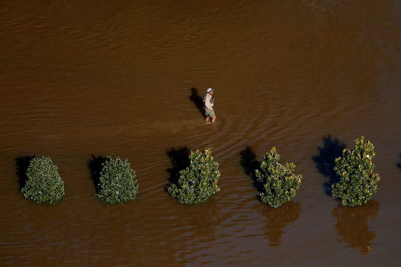 galleries/2016/10/11/north-carolina-under-water-after-hurricane-matthew-photos/161011-NC-flooding02_tmvp5k