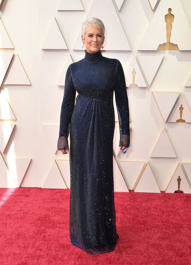 220327-oscars-red-carpet-jamie-lee-curtis_pccovn