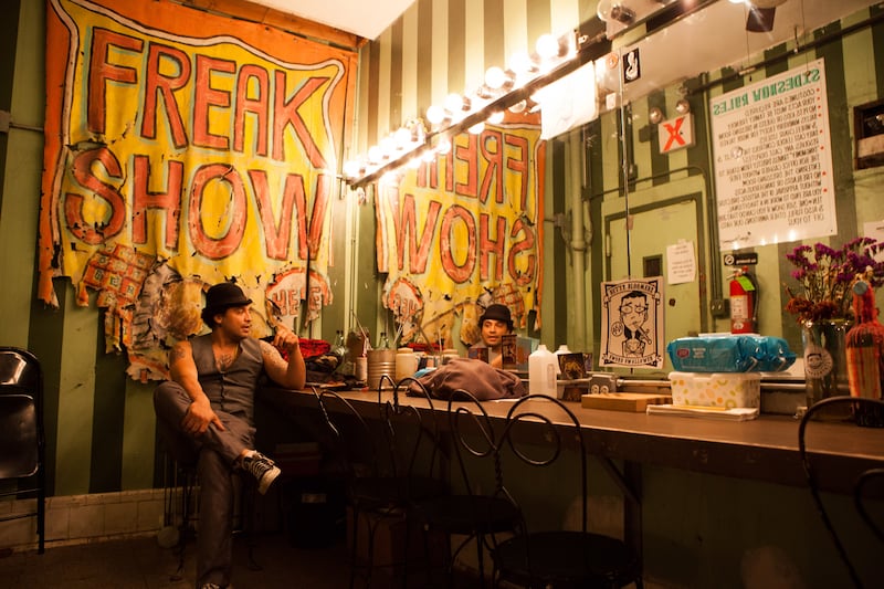 galleries/2016/09/05/behind-the-scenes-of-the-coney-island-sideshow/160902_coney_island_01_d5658v