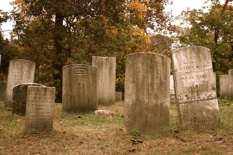 galleries/2012/10/27/13-great-american-graveyards-from-arlington-to-hollywood-photos/great-american-graveyards-old-dutch-burial-ground_nnnvyw