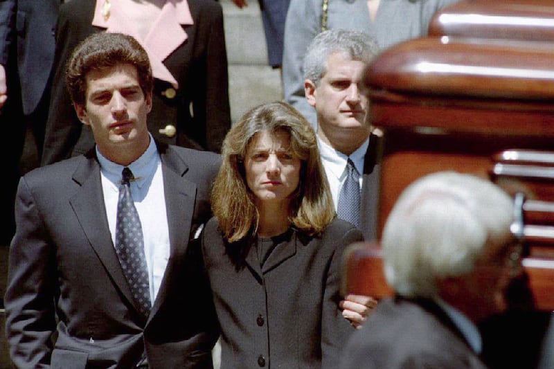 galleries/2013/07/26/caroline-kennedy-through-the-years-photos/caroline-jackie-funeral_jmswij