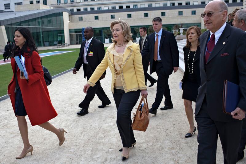 galleries/2012/05/10/hillary-clinton-s-style-evolution-photos/hillary-clinton-style-paris-2011_vs7tyu