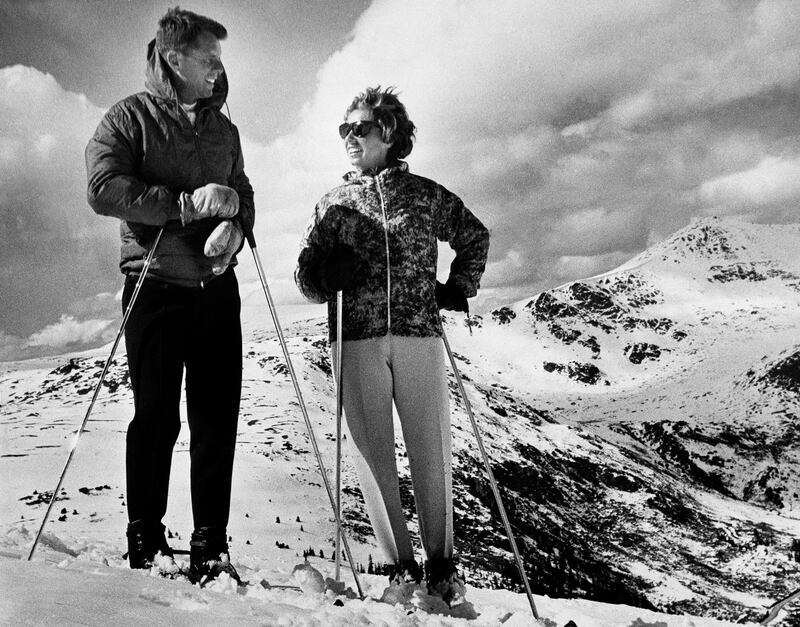 galleries/2013/12/22/classic-stars-on-the-slopes-photos/131220-classic-stars-on-skis-6_iaatjt