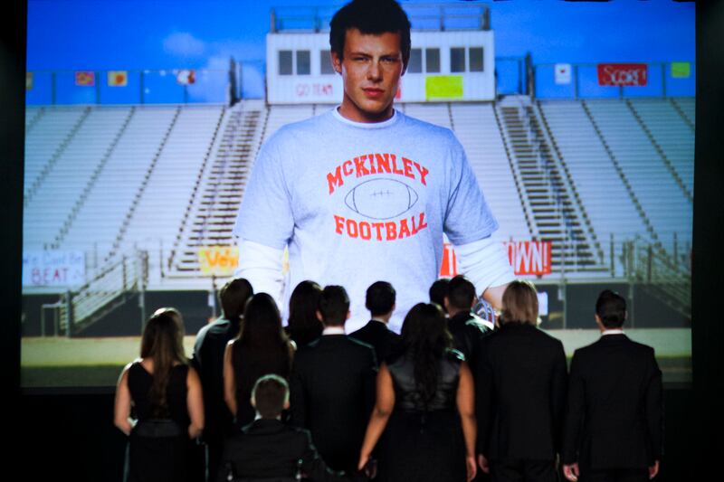 articles/2013/10/10/glee-s-cory-monteith-tribute-cathartic-and-could-not-have-been-sadder/131010-fallon-glee-tribute-tease_rax1fv