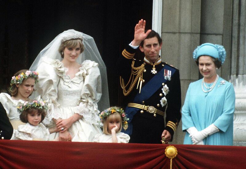 queen-elizabeth-ii-eighties-5_beuxnw