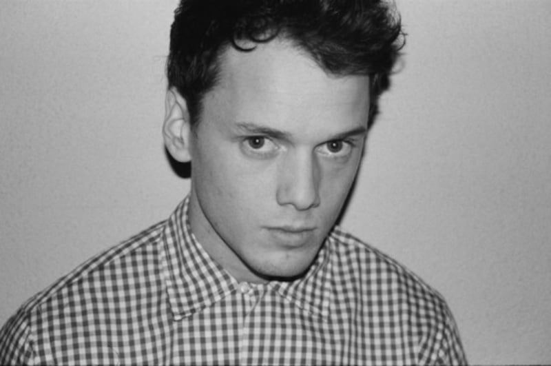 galleries/2012/04/11/anton-yelchin-s-l-a-photography-show-photos/anton-yelchin-09_xizow8