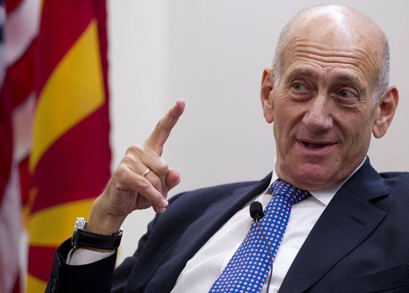 articles/2013/11/15/olmert-at-dartmouth-college-a-blunt-defense-of-kerry-s-peace-process/OZ_Olmert_rszawy