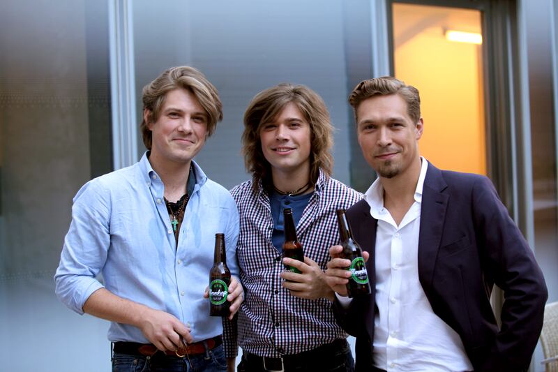 articles/2013/09/18/hanson-got-me-drunk-on-their-new-beer-mmmhops-really/130917-Fallon-Hasons-embed_swrbtq