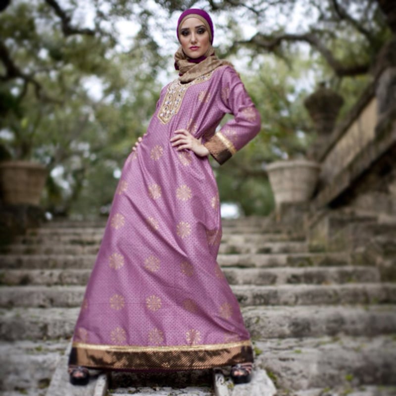 articles/2013/05/21/the-rise-of-hijab-fashion-bloggers/muslim-fashion-bloggers-yaz1_q56ntq