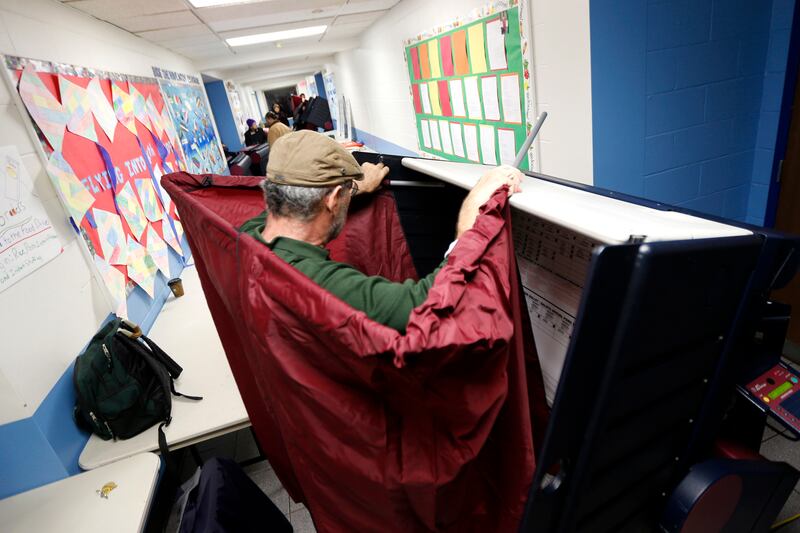 galleries/2012/11/06/scenes-from-election-day-voting-across-the-country-photos/voting-gal-05_wduoym