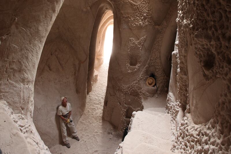 articles/2013/12/12/new-mexico-s-amazing-man-made-caves/131211-cavedigger_nhx0af