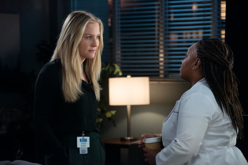 Dr. Arizona Robbins (left gives Dr. Miranda Bailey (right) a pep talk.