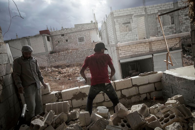 galleries/2013/10/09/the-last-ones-left-photos-of-a-syrian-family-that-refuse-to-leave-their-village/131007-syria-family2_ww7wq0