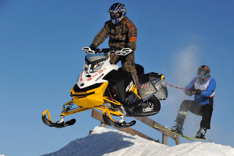 galleries/2012/01/17/most-dangerous-winter-activities-from-skiing-to-hockey/dangerous-winter-activities-snowmobile_ys27xs