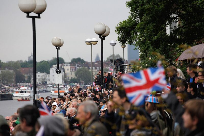 galleries/2012/06/03/queen-elizabeth-s-diamond-jubilee-kate-middleton-prince-william-and-more-photos/crowds-queen-jubilee-celebration_gfbssp