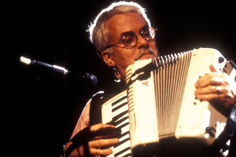 articles/2014/06/04/van-dyke-parks-on-how-songwriters-are-getting-screwed-in-the-digital-age/140530-parks-music-tease_onmv1p