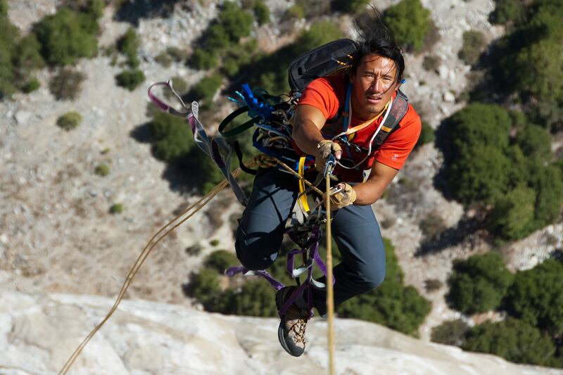 articles/2014/10/06/adventure-photographer-jimmy-chin-defying-the-rational-physically-and-creatively/141001-lenovo-chin-tease_nyu3d6