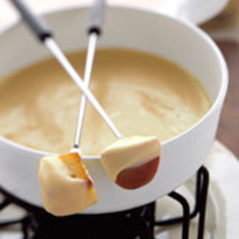 articles/2010/03/02/the-perfect-fondue/perfect-fondue_85339_qybnez