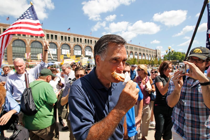 galleries/2011/08/17/politicians-eating-corn-dogs-and-other-foods-on-a-stick/politicians-corn-dogs-mitt-romney_fax02d