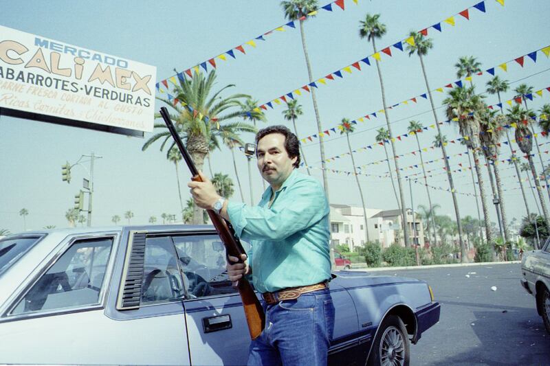 galleries/2012/04/26/dramatic-l-a-riots-photos/los-angeles-riots-armed-businessowner_xxt1rf