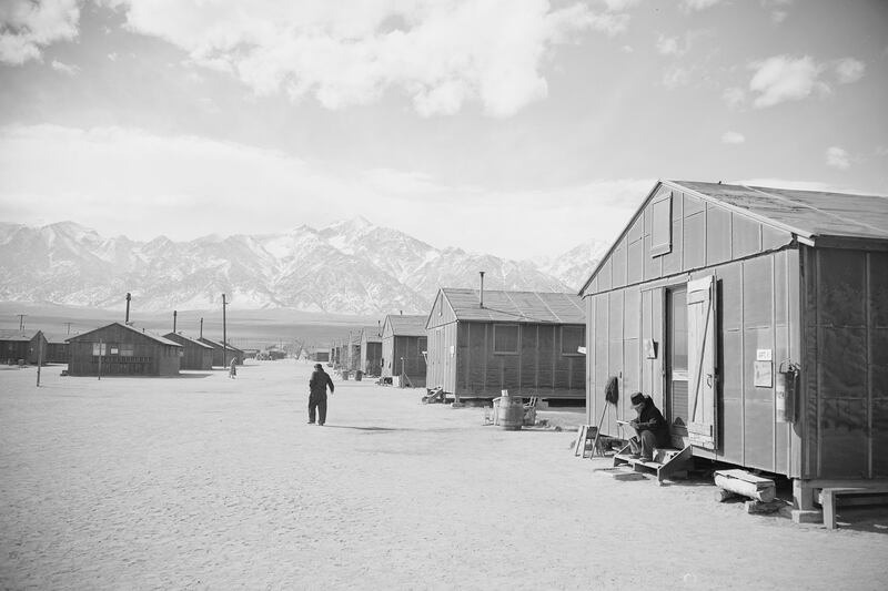 galleries/2015/10/07/ansel-adams-s-lost-internment-camp-photos/151001-manzanar-camp-00223u_wjnt7c